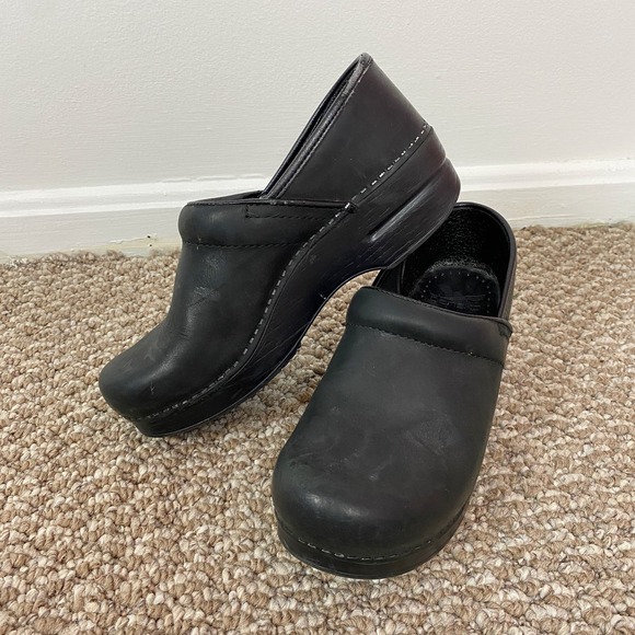 Dansko Shoes - Dansko Matte Black Nursing Clogs